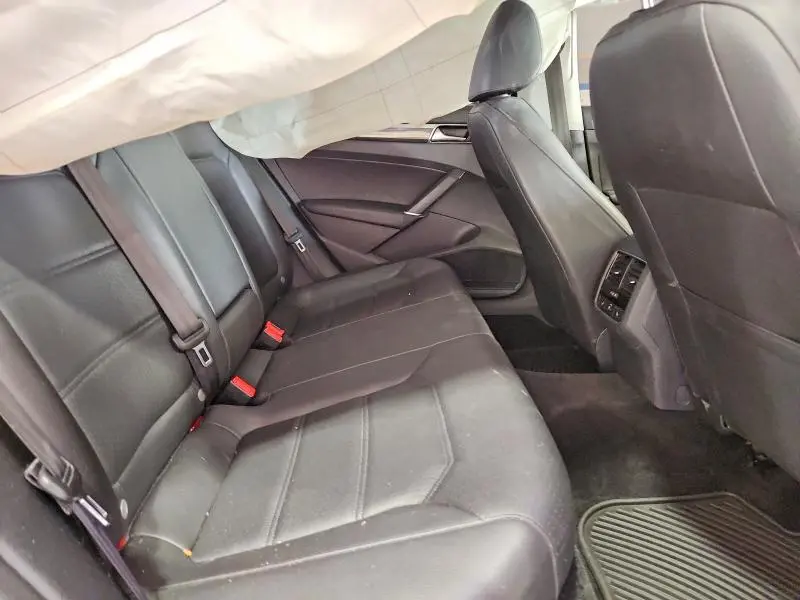 2017 VOLKSWAGEN PASSAT SE  