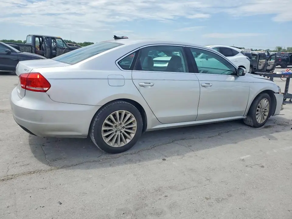 2015 VOLKSWAGEN PASSAT SE  