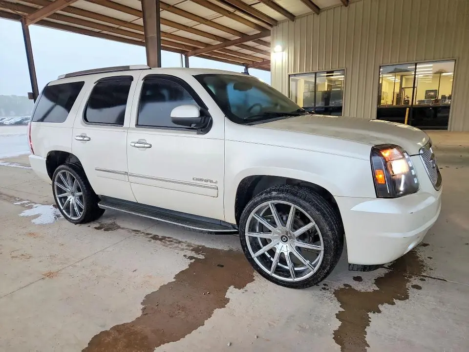 2011 GMC YUKON DENALI  