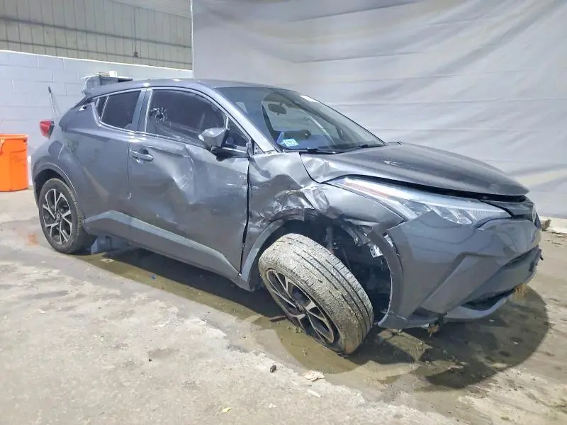 2021 TOYOTA C-HR XLE  