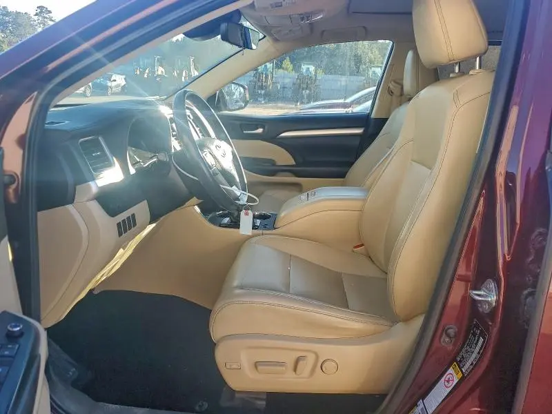 2019 TOYOTA HIGHLANDER SE  