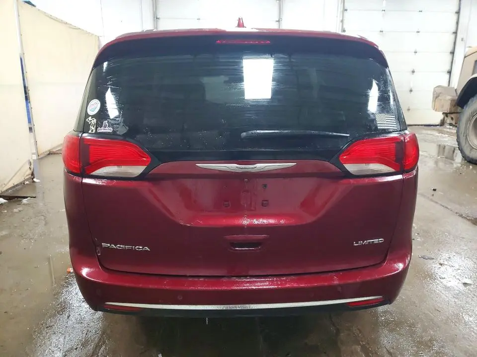 2017 CHRYSLER PACIFICA LIMITED  