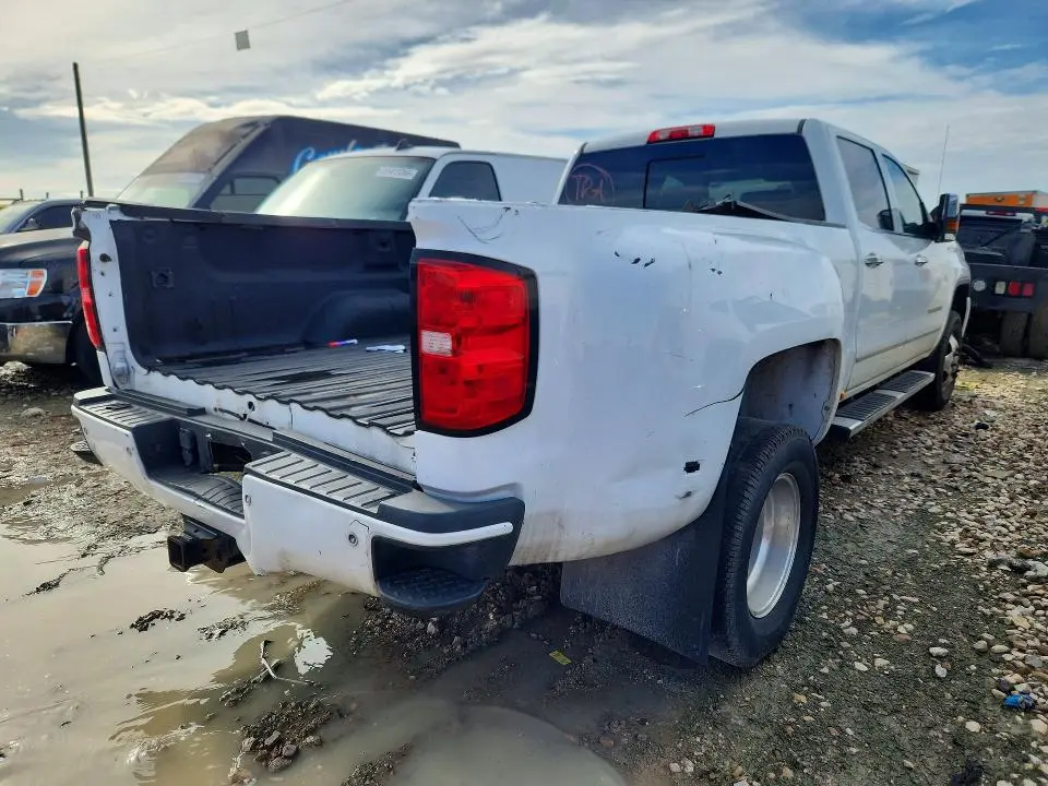 2017 GMC SIERRA K3500 DENALI  