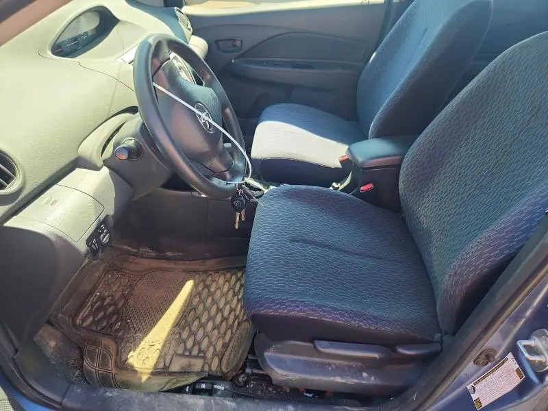 2011 TOYOTA YARIS BASE  