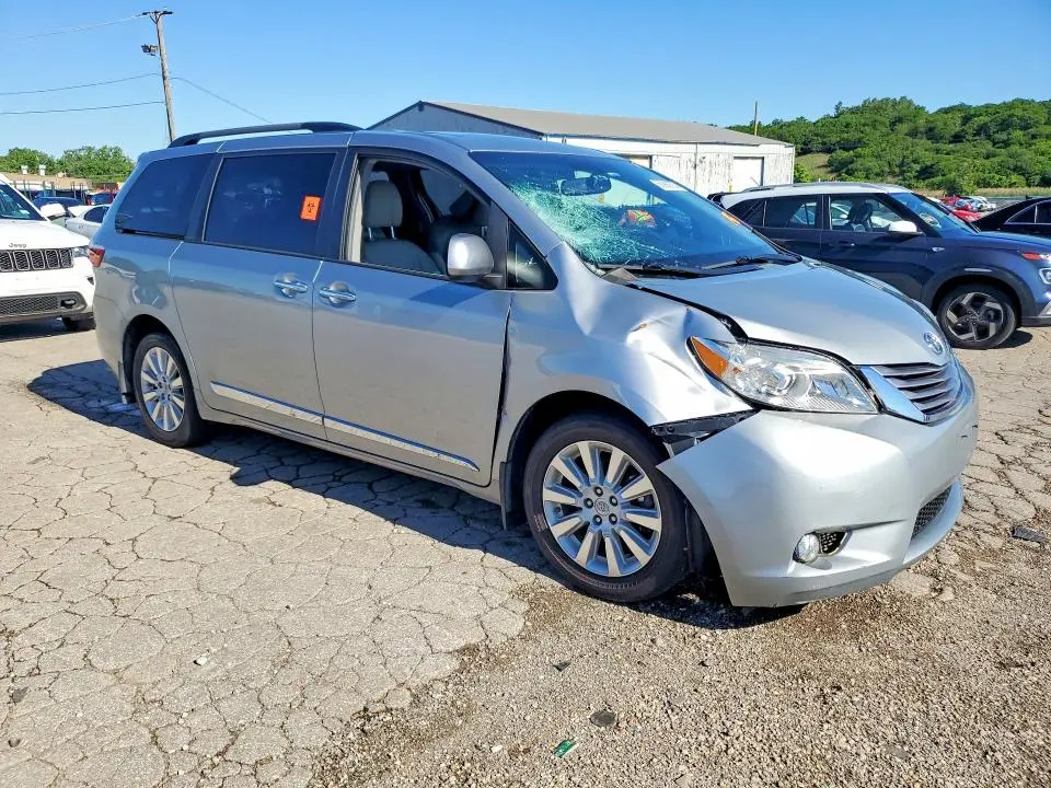 2015 TOYOTA SIENNA XLE 7-PASSENGER  