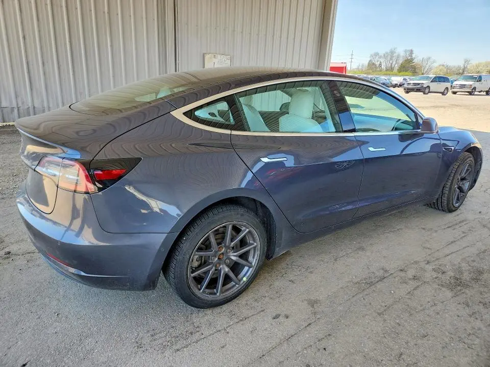 2018 TESLA MODEL 3   