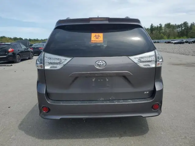 2018 TOYOTA SIENNA SE  