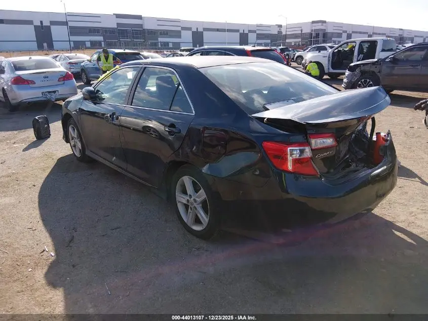 2014 TOYOTA CAMRY SE