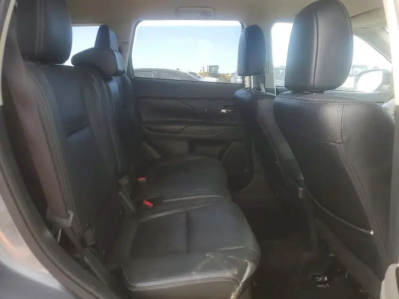 2017 MITSUBISHI OUTLANDER SE  