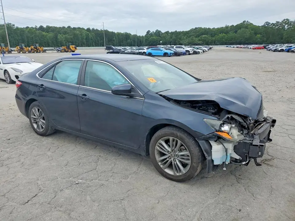 2015 TOYOTA CAMRY SE  