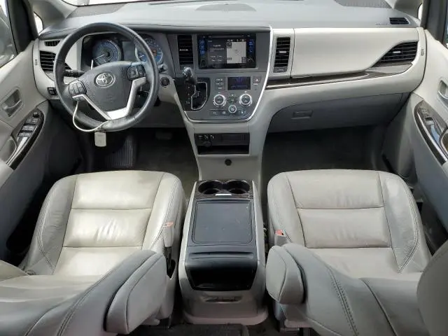 2017 TOYOTA SIENNA XLE  