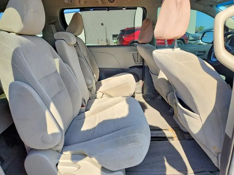 2015 TOYOTA SIENNA LE 8-PASSENGER  