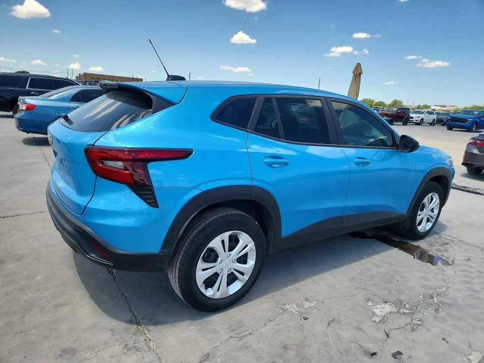 2025 CHEVROLET TRAX LS  