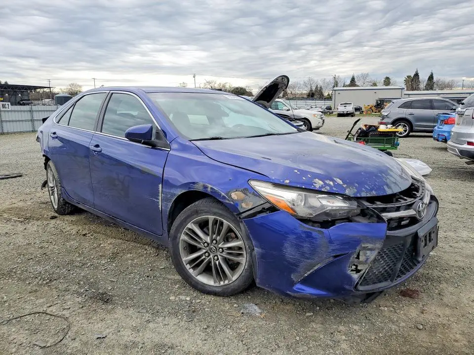 2015 TOYOTA CAMRY SE  
