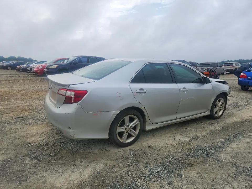 2013 TOYOTA CAMRY SE  