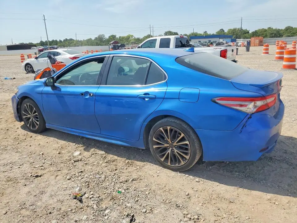 2019 TOYOTA CAMRY SE  
