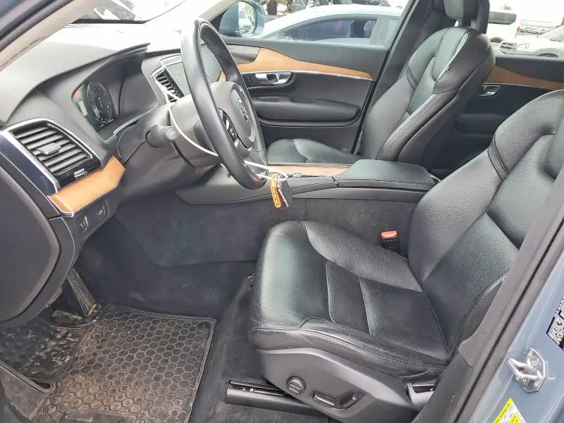 2021 VOLVO XC90 T6 MOMENTUM  