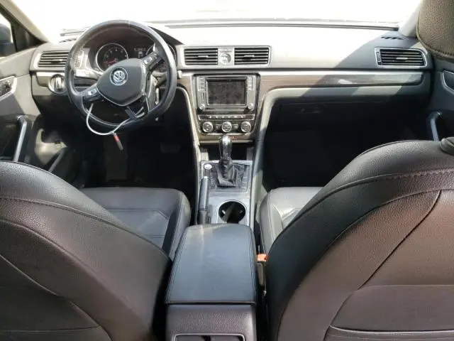 2017 VOLKSWAGEN PASSAT SE  