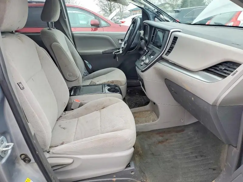 2016 TOYOTA SIENNA LE  