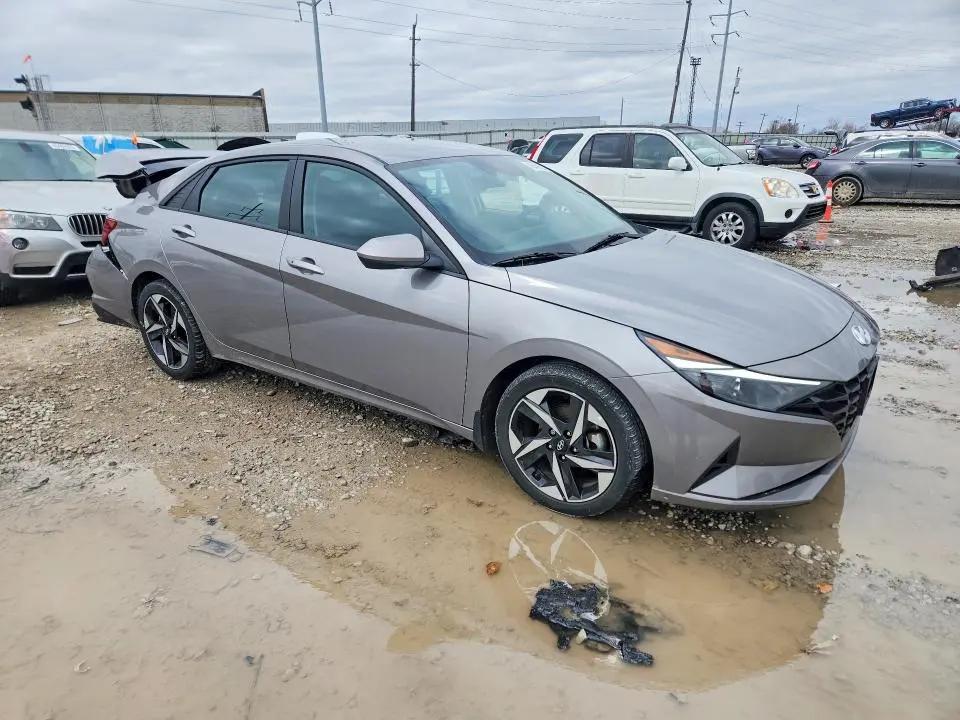 2023 HYUNDAI ELANTRA SEL  