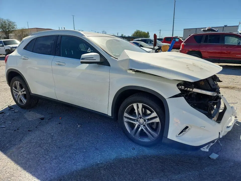 2015 MERCEDES-BENZ GLA 250  