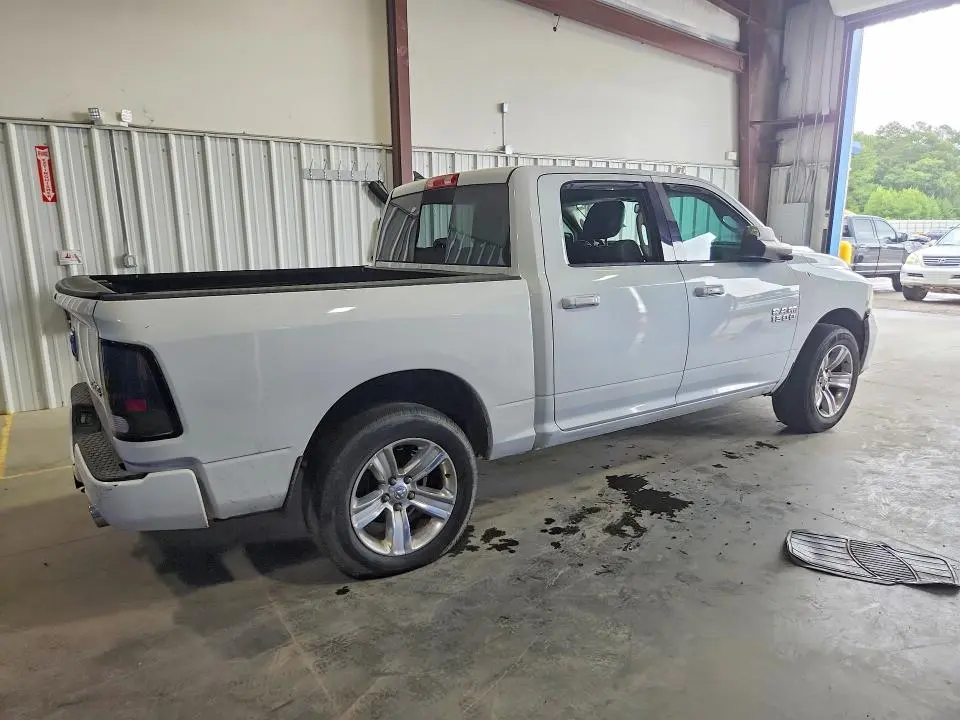 2015 RAM 1500 SPORT  