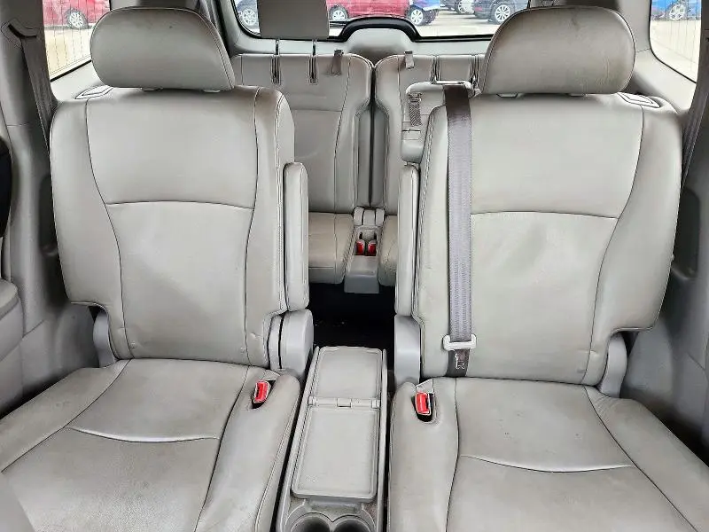 2013 TOYOTA HIGHLANDER SE  