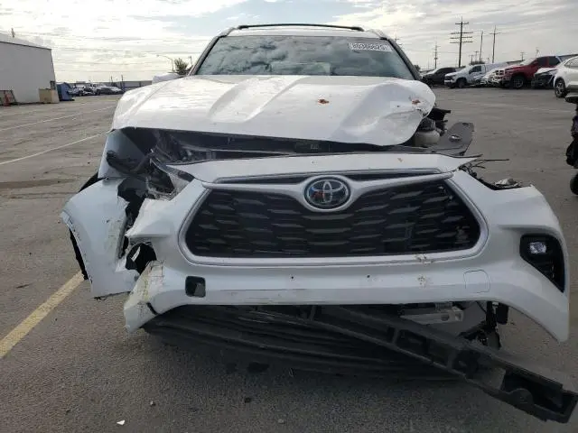 2024 TOYOTA HIGHLANDER LE  