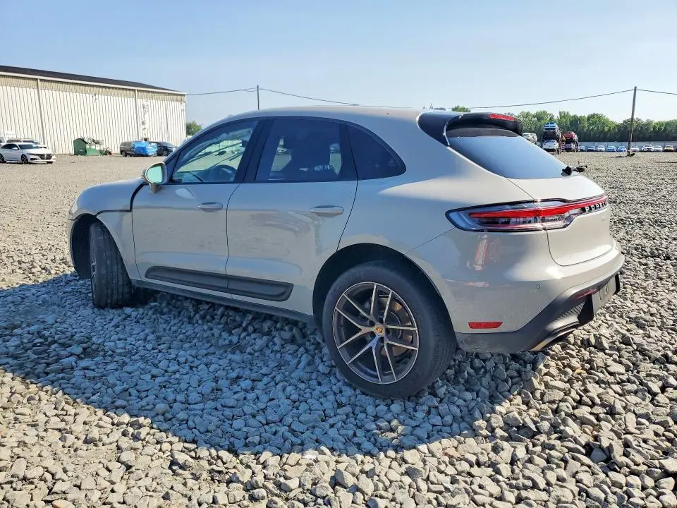 2025 PORSCHE MACAN BASE  