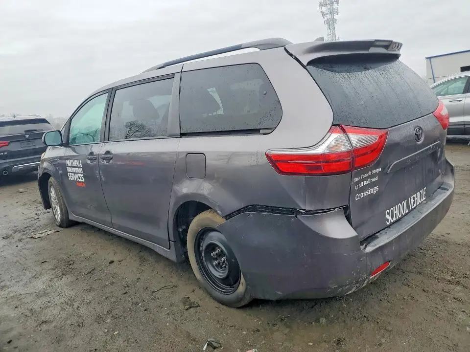2020 TOYOTA SIENNA XLE 8-PASSENGER  