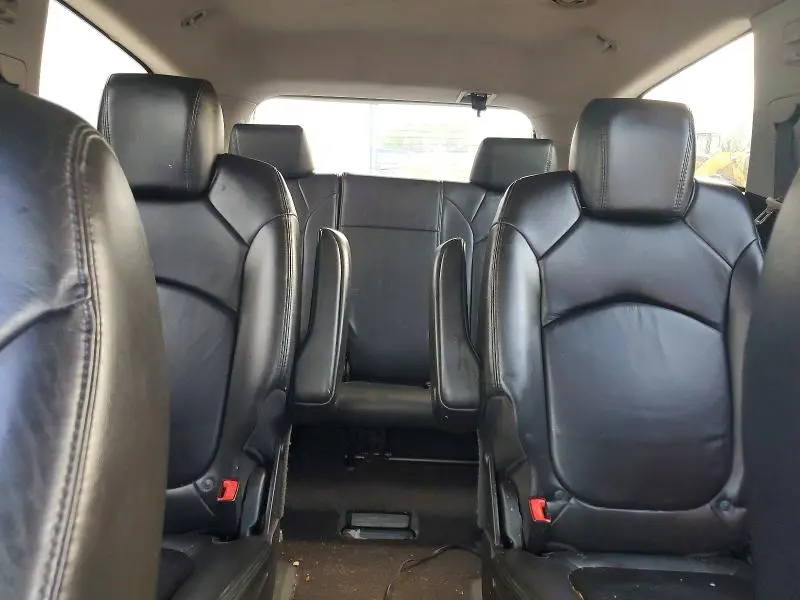 2010 CHEVROLET TRAVERSE LT  