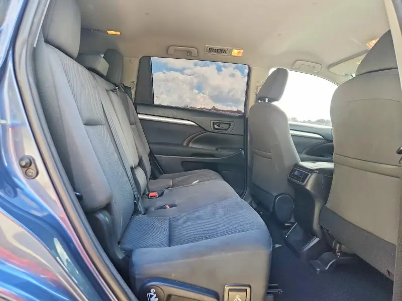 2017 TOYOTA HIGHLANDER LE  