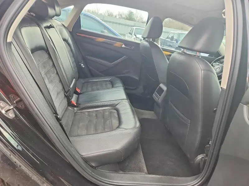 2012 VOLKSWAGEN PASSAT SEL  