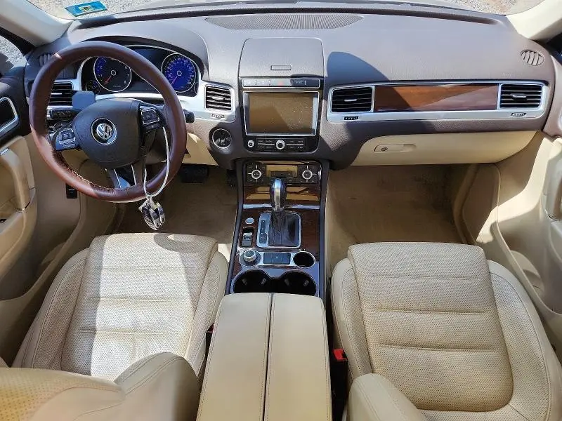 2016 VOLKSWAGEN TOUAREG SPORT  