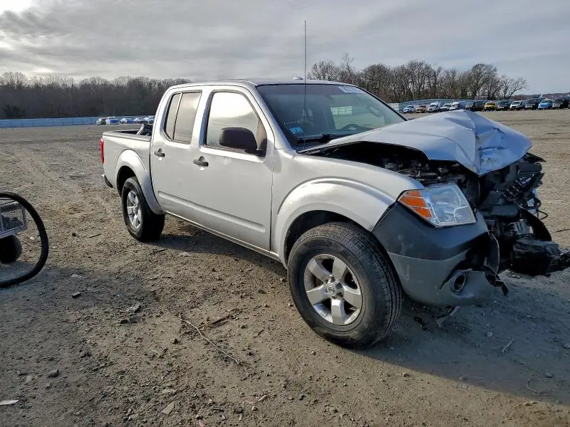 2013 NISSAN FRONTIER S  