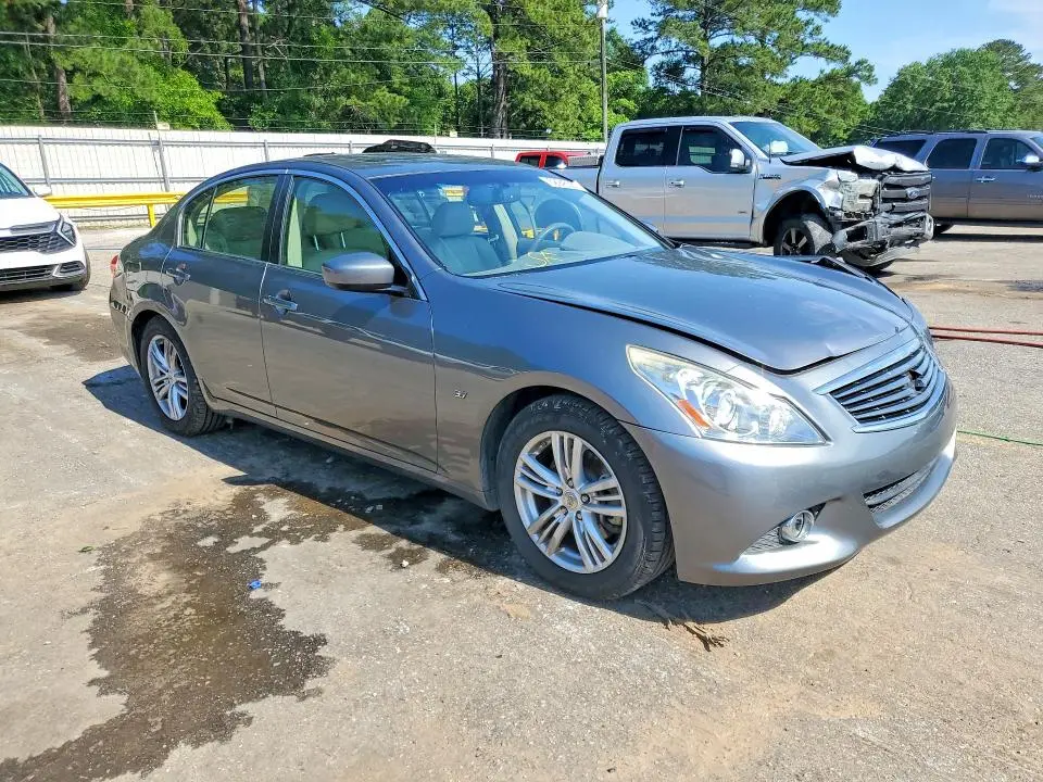 2015 INFINITI Q40 BASE  