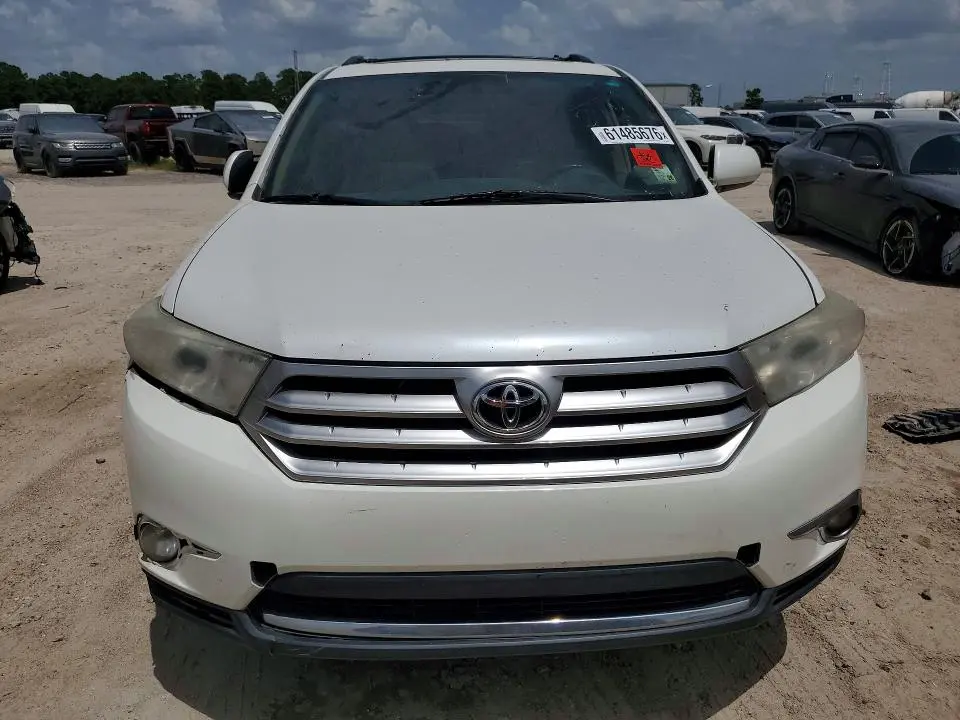 2012 TOYOTA HIGHLANDER SE  
