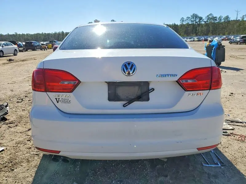 2013 VOLKSWAGEN JETTA SE  