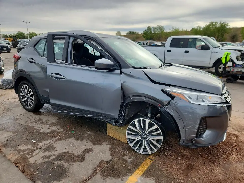 2021 NISSAN KICKS SV  