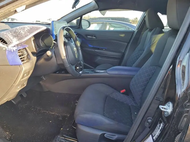 2021 TOYOTA C-HR XLE  