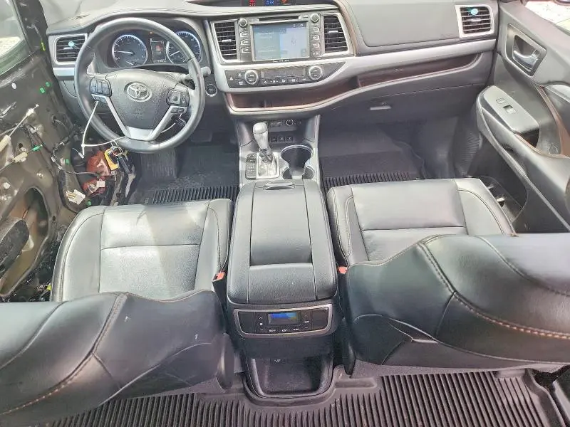 2019 TOYOTA HIGHLANDER XLE  