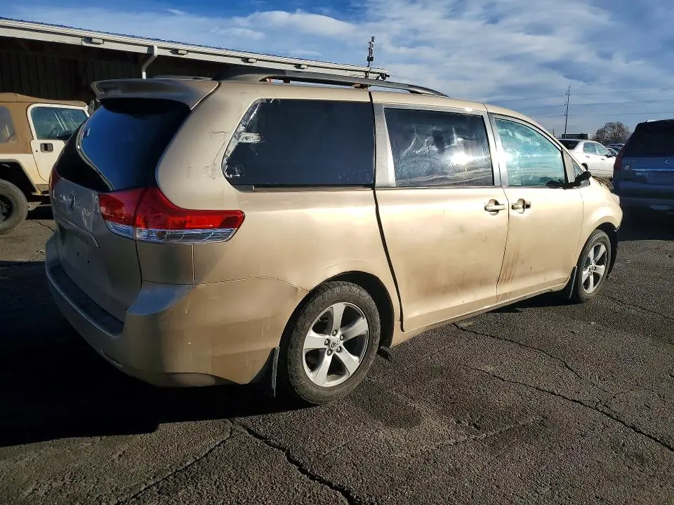 2011 TOYOTA SIENNA LE 8-PASSENGER  