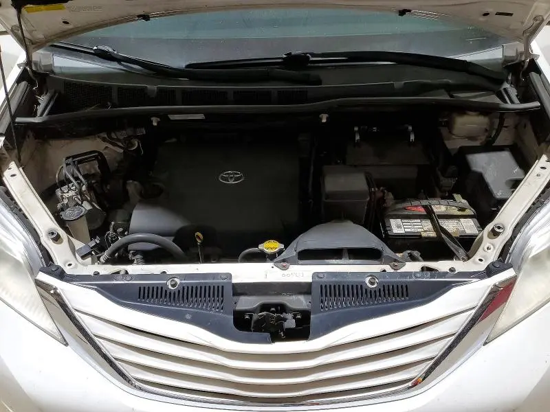 2015 TOYOTA SIENNA LE  