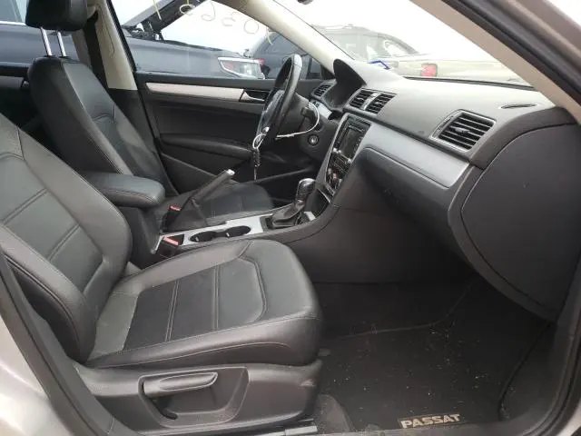 2013 VOLKSWAGEN PASSAT SE