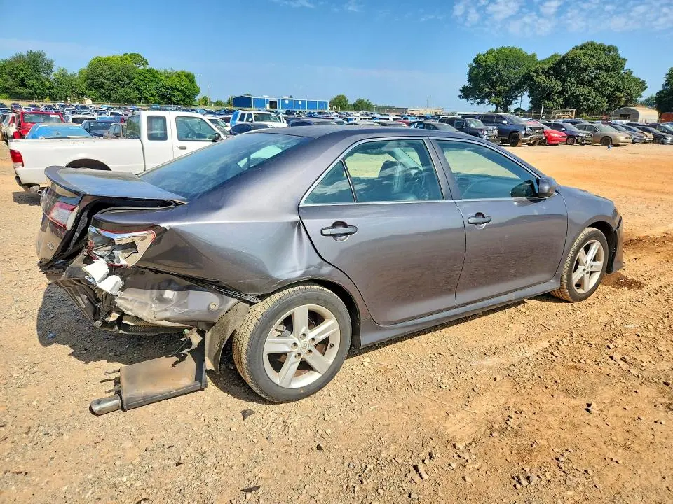 2014 TOYOTA CAMRY SE  