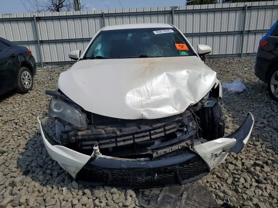2016 TOYOTA CAMRY SE  