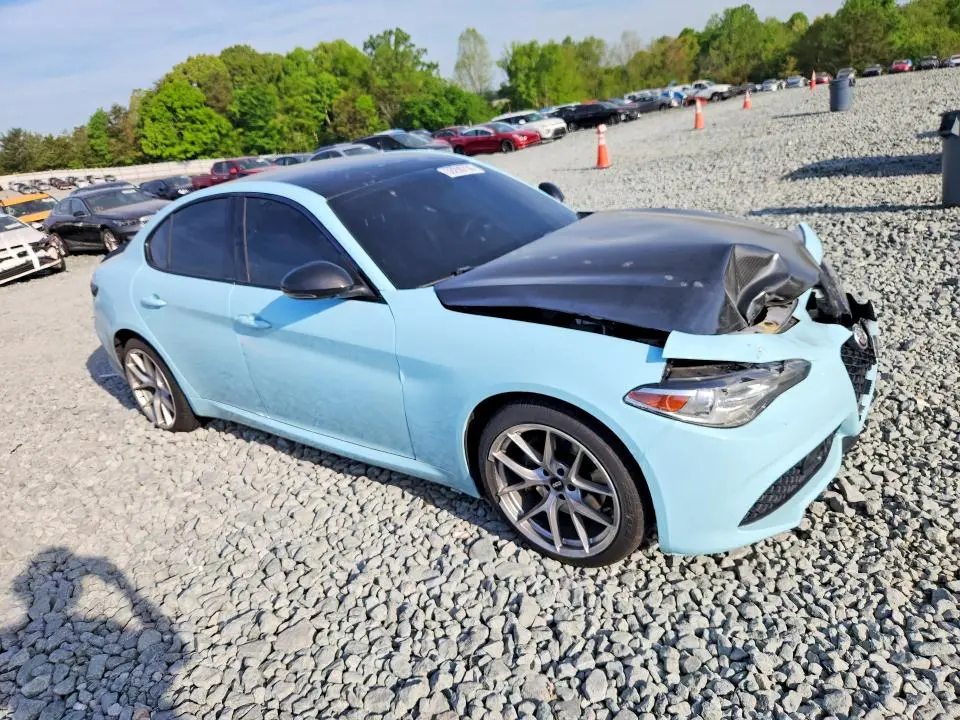 2017 ALFA ROMEO GIULIA Q4  