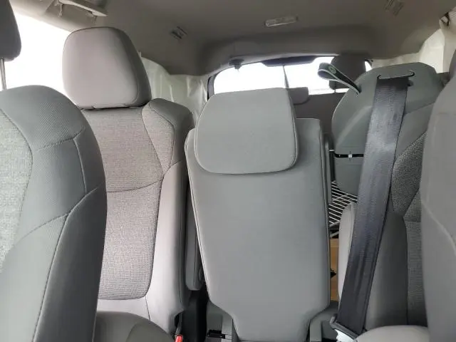 2025 TOYOTA SIENNA LE  