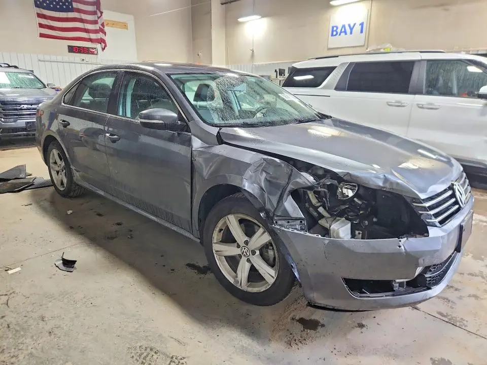 2015 VOLKSWAGEN PASSAT S  