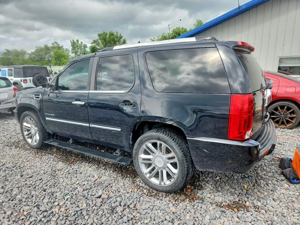2010 CADILLAC ESCALADE PREMIUM  